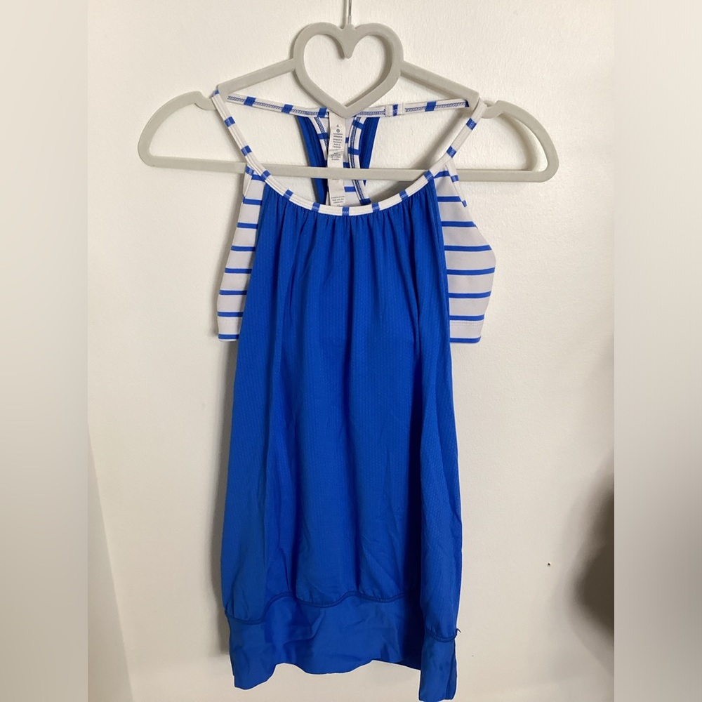 036 Lululemon Size 4 tank top with built in bra